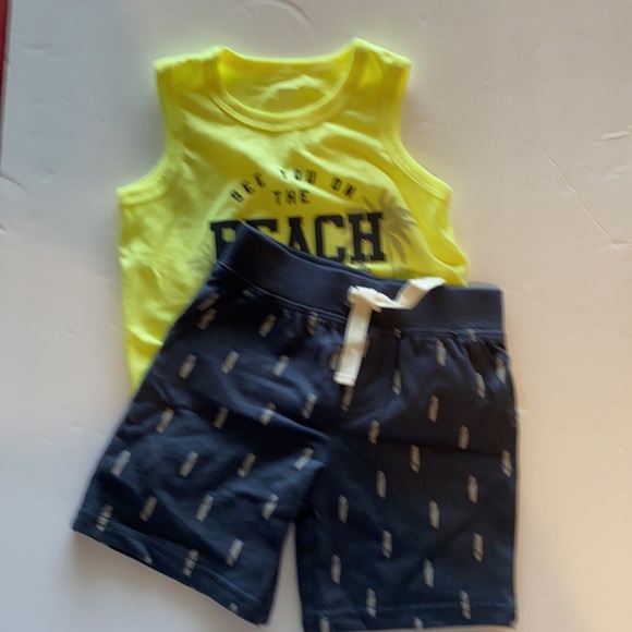 Carter’s Boys 2 piece short set, 18M - Picture 2 of 8